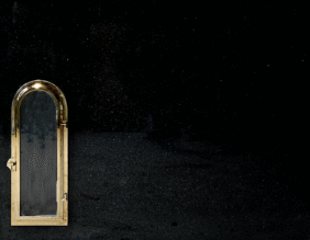 Hauakivi kuldse küünlakojaga