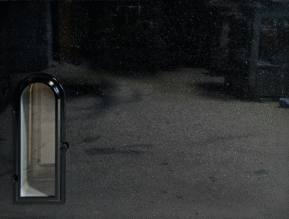 Hauakivi musta küünlakojaga